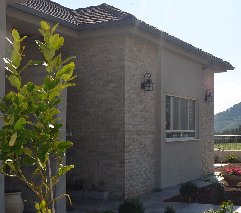 בריקים בחוץ של ביץ